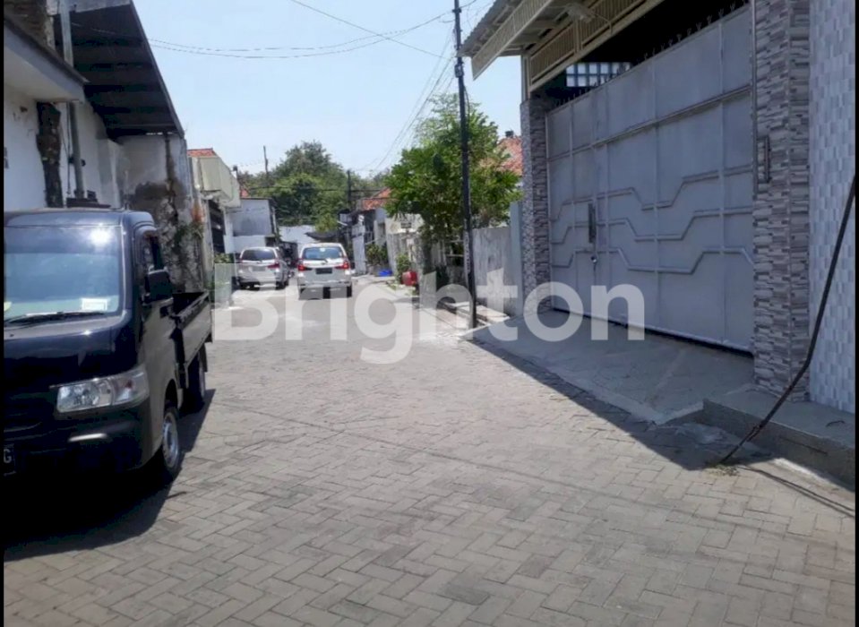 RUMAH DI JL PESAPEN SURABAYA ADA TEMPAT UNTUK GUDANG