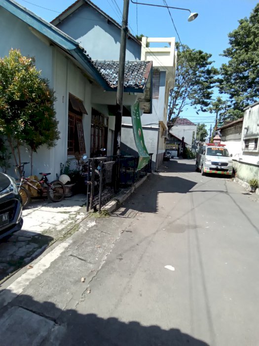 RUMAH DIJUAL LUAS TANAH +/-350 ADA 2 BANGUNAN