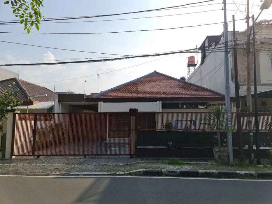 Rumah lama pinggir jalan bisackantor dekat fasum