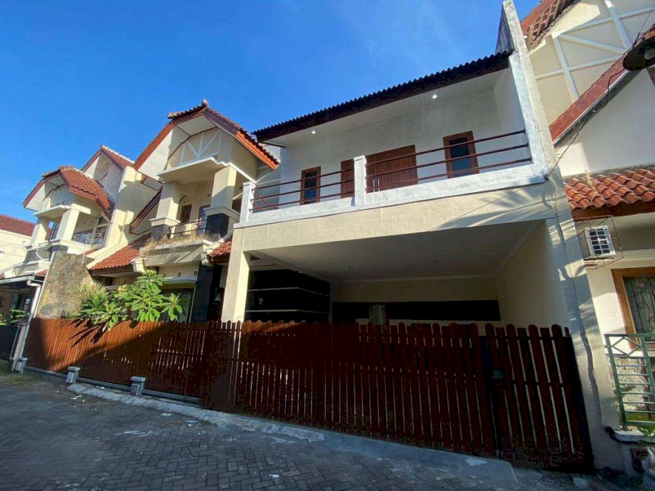 DIJUAL RUMAH CANTIK 2 LT. ( dalam Perumahan ) area CONDONGCATUR SLEMAN