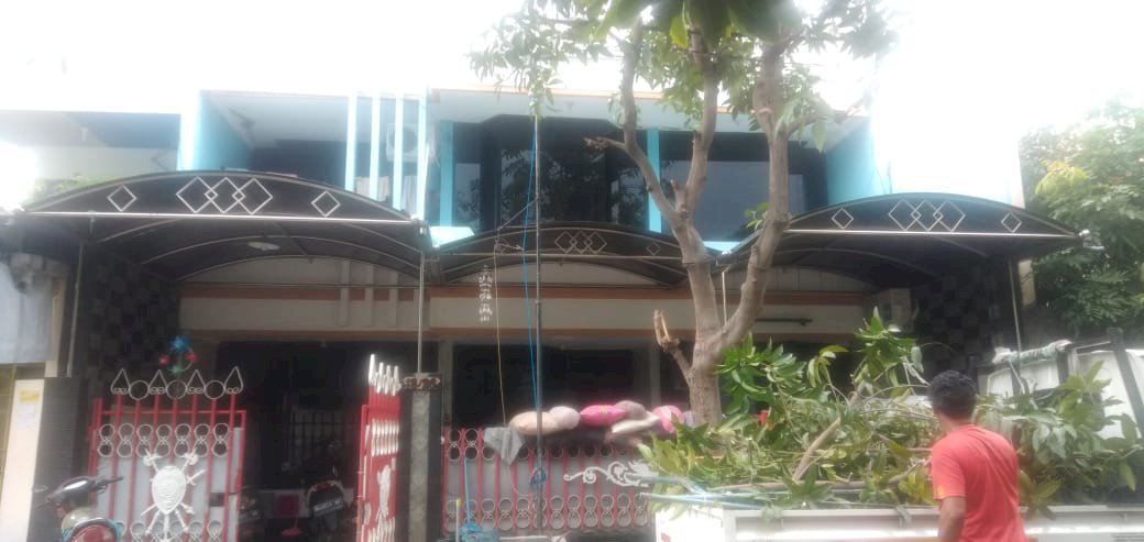 Rumah Usaha Kost 2Lt, Aktif Jual Murah BU Semolwaru Surabaya