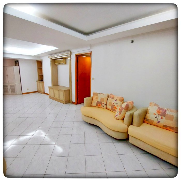 Taman Anggrek Condominium  Dijual Unit Combine 2+1BR  Semi Furnish
