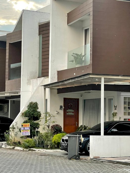 Dijual murah rumah mewah full furnish di Medan Sunggal Medan