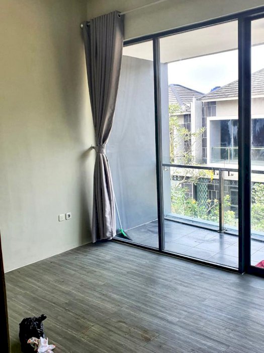 DI SEWAKAN RUMAH CANTIK SIAP HUNI DALAM CLUSTER DI TANGERANG SELATAN