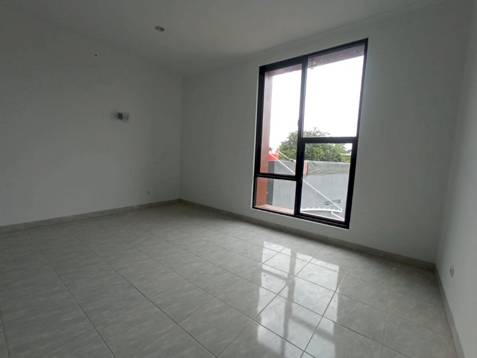 Ruko 2 Lantai di Bekasi Pinggir Jalan Raya 5 menit ke pasar Setu