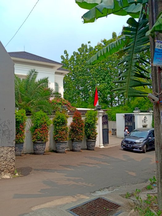 RUMAH NYAMAN DAN AMAN BERGAYA CLASSIC MODERN