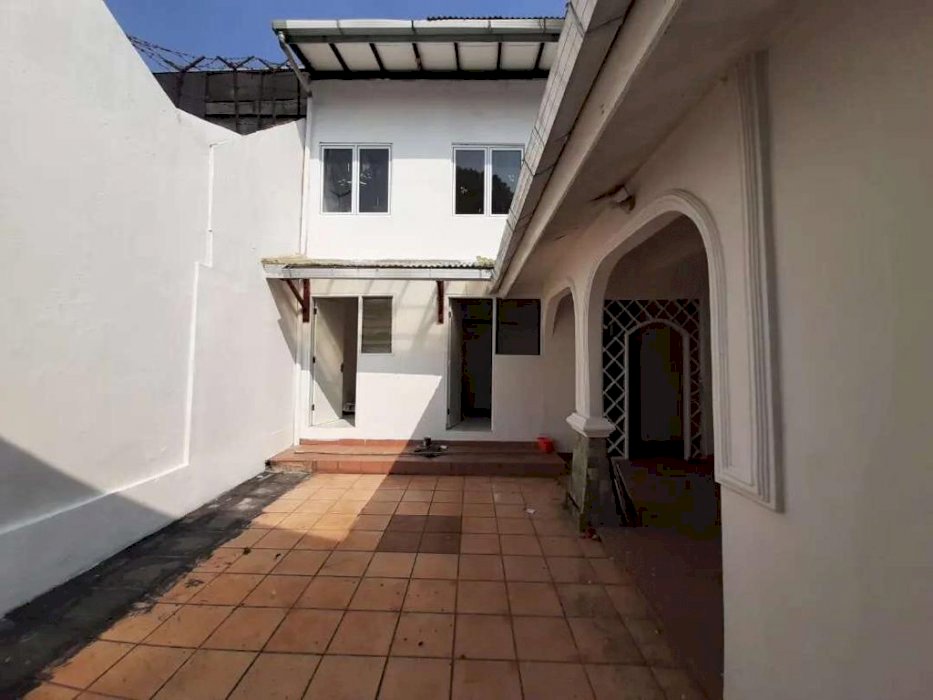 DI SEWAKAN RUMAH LOKASI GRIYALOKA BSD TANGERANG SELATAN