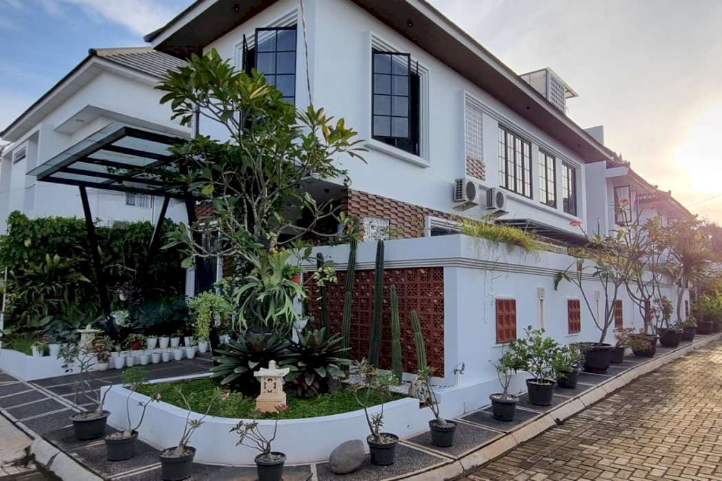DI JUAL RUMAH 2 LANTAI STRATEGIS DI BINTARO TANGERANG SELATAN