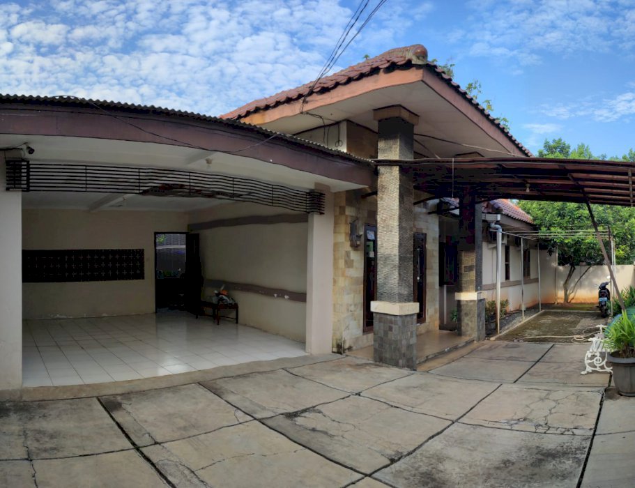 DI JUAL CEPAT RUMAH LUAS DEKAT PUSAT KOTA TANGSEL