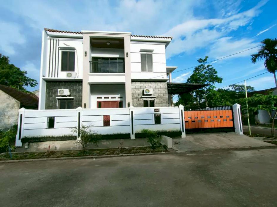 Dua Lantai Mewah Telaga Kahuripan