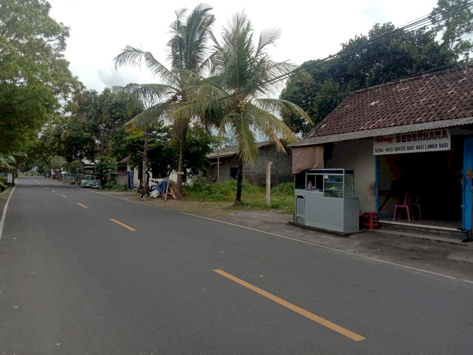 Dikontrakan sebidang tanah luas 5 are + bangunan di jln ry Gunaksa