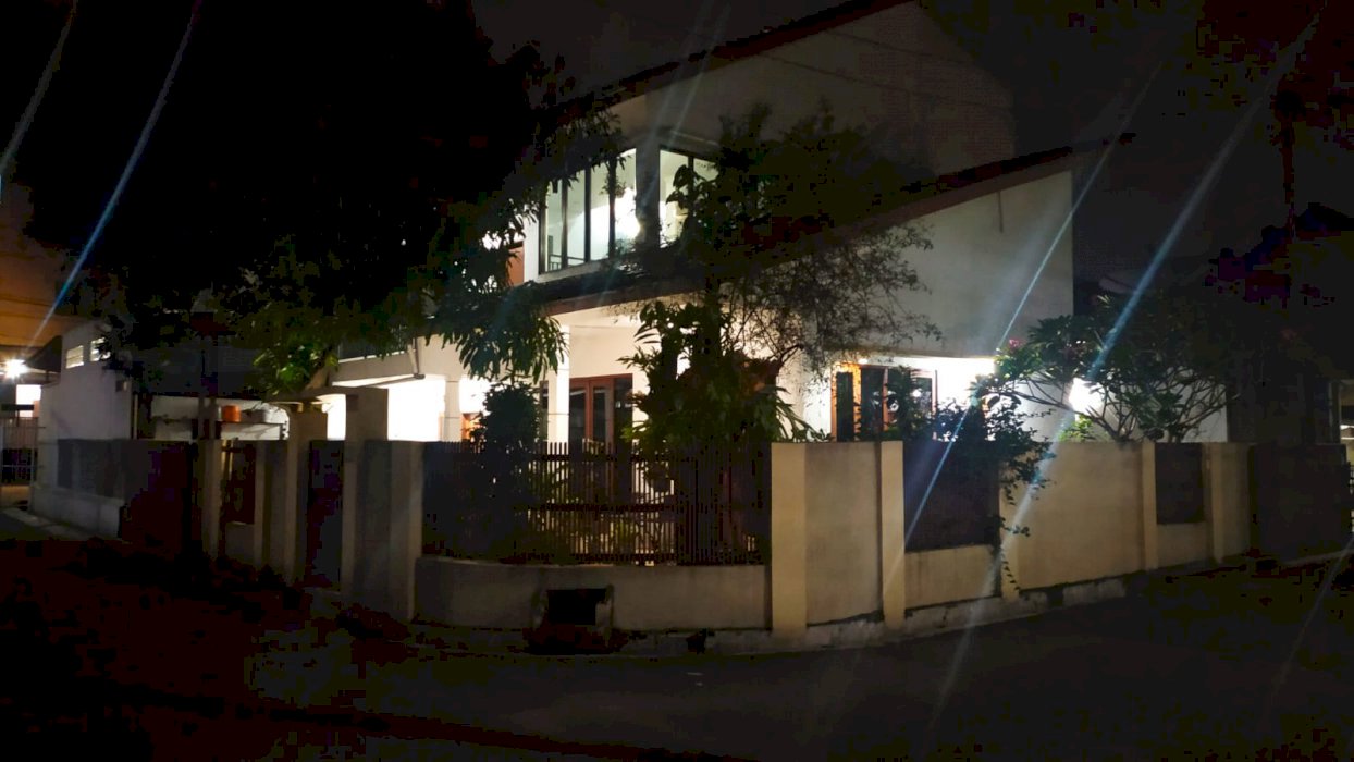 RUMAH HOOK DI KOMPLEK MARGAHAYU RAYA - KOTA BANDUNG