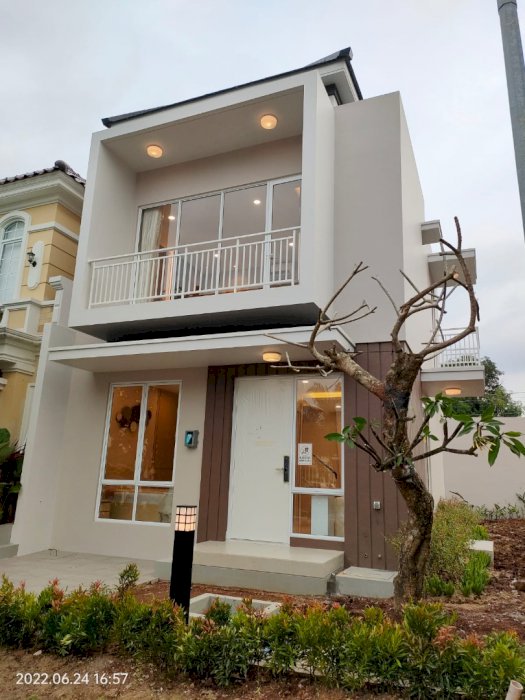 RUMAH MEWAH 2LANTAI FREE BIAYA DI SIMONGAN SEMARANG BARAT