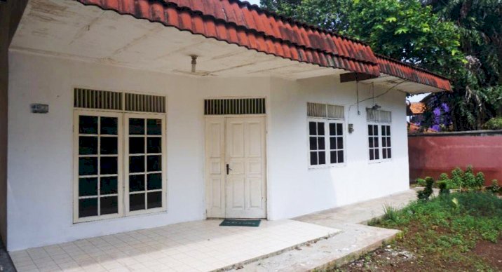 DI RUMAH STRATEGIS CIRENDEU, TANGERANG SELATAN