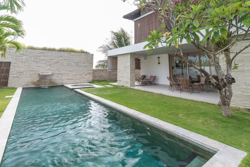 Villa cukup jalan KAKI saja ke pantai cemagi Canggu Bali