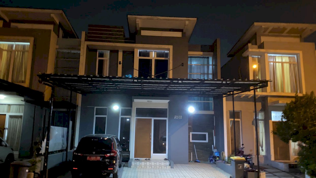 Rumah bagus 2 lantai modern hills pdk cabe