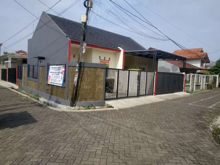 Rumah posisi Hook Strategis siap huni samping pertigaan Graha Raya