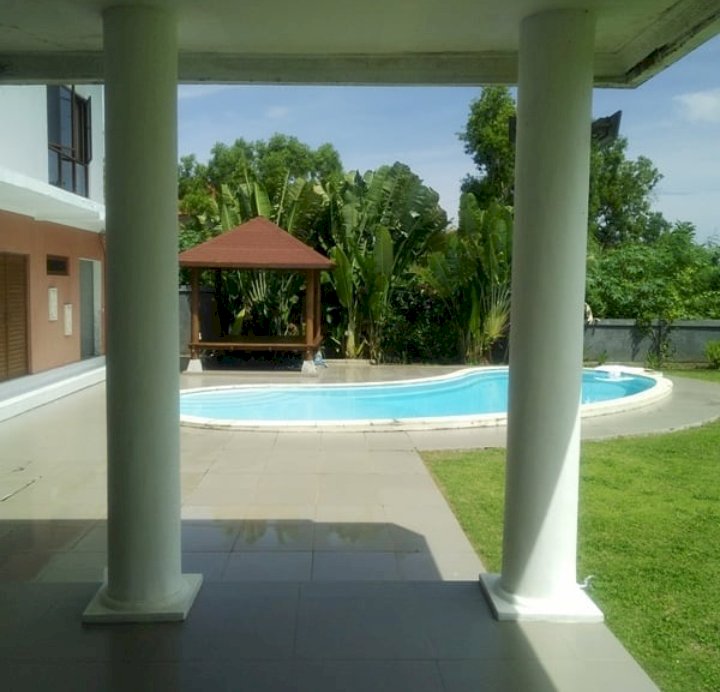 Villa mewah full furnish Pecatu graha halaman luas view lapangan GOLF