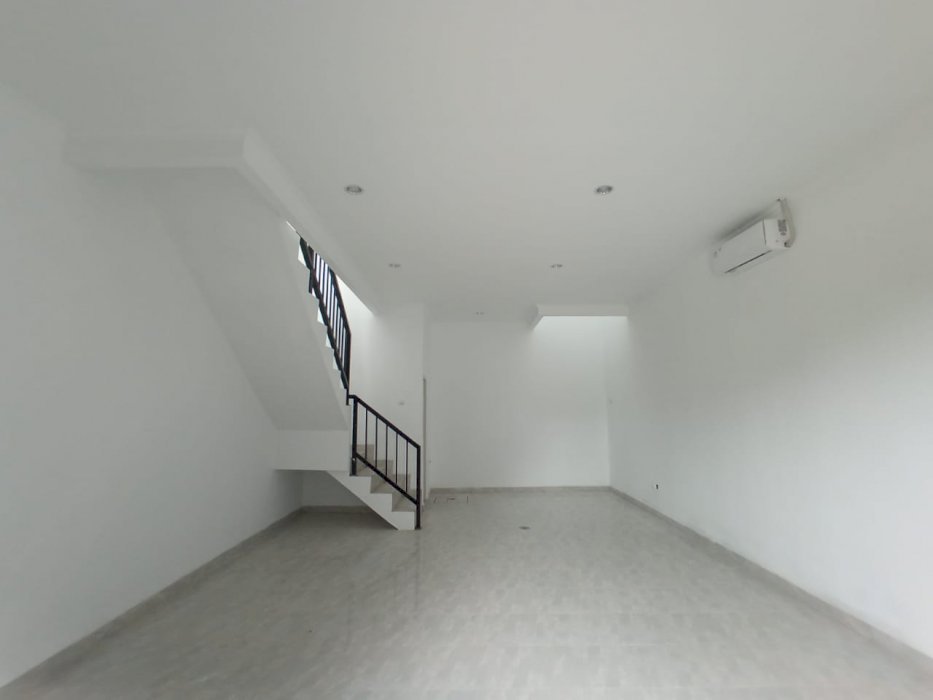 Ruko 2 Lantai di Pinggir Jalan Raya Setu Turun Harga