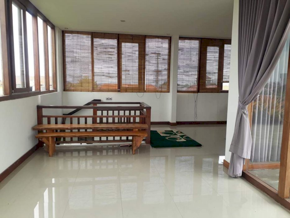 Rumah mewah semi villa Canggu Berawa Bali