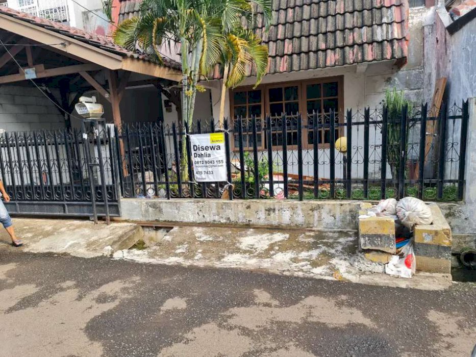 Rumah tua mungil dan bs gudang kecil