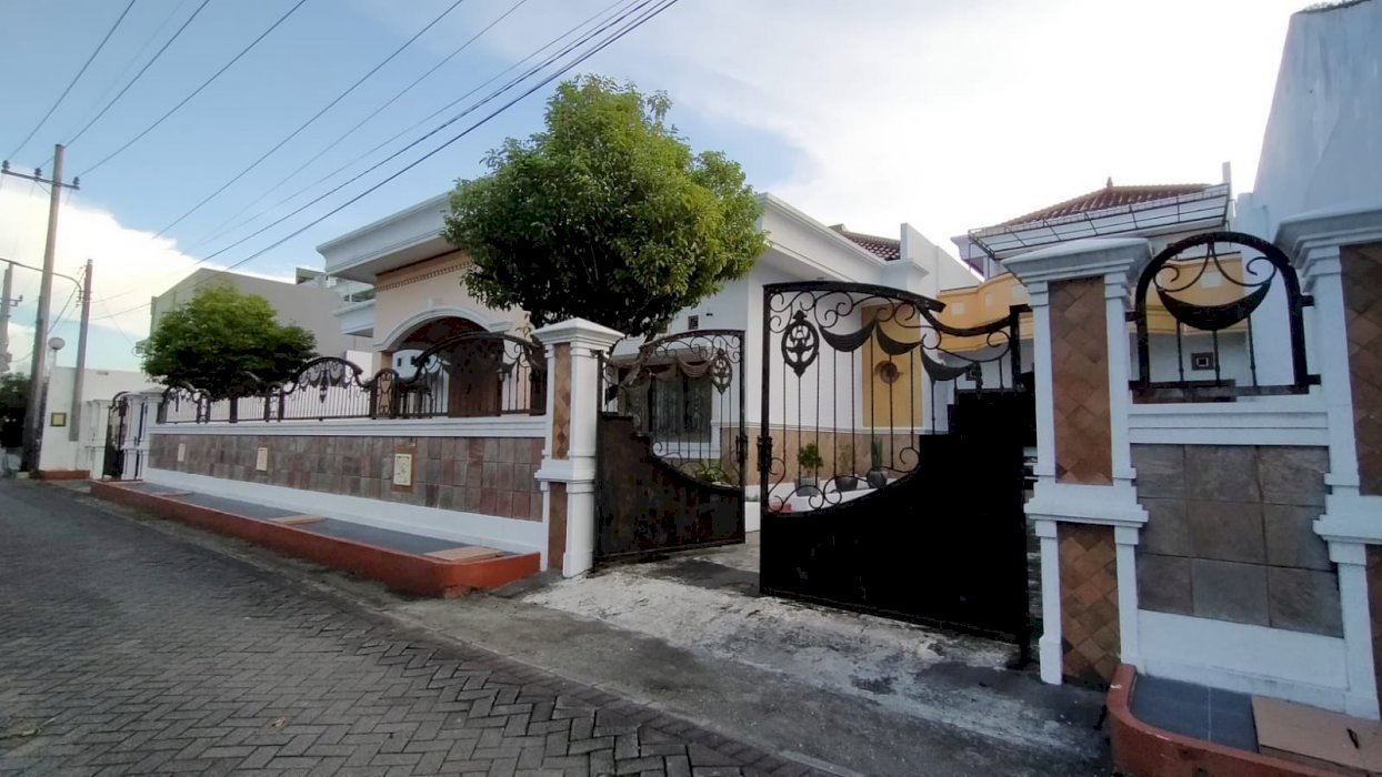 Rumah Hook Mewah Siap Huni