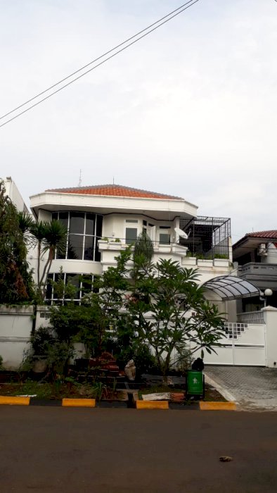 Rumah antik nyaman dan lingkungan sangat senyap - Pondok Indah