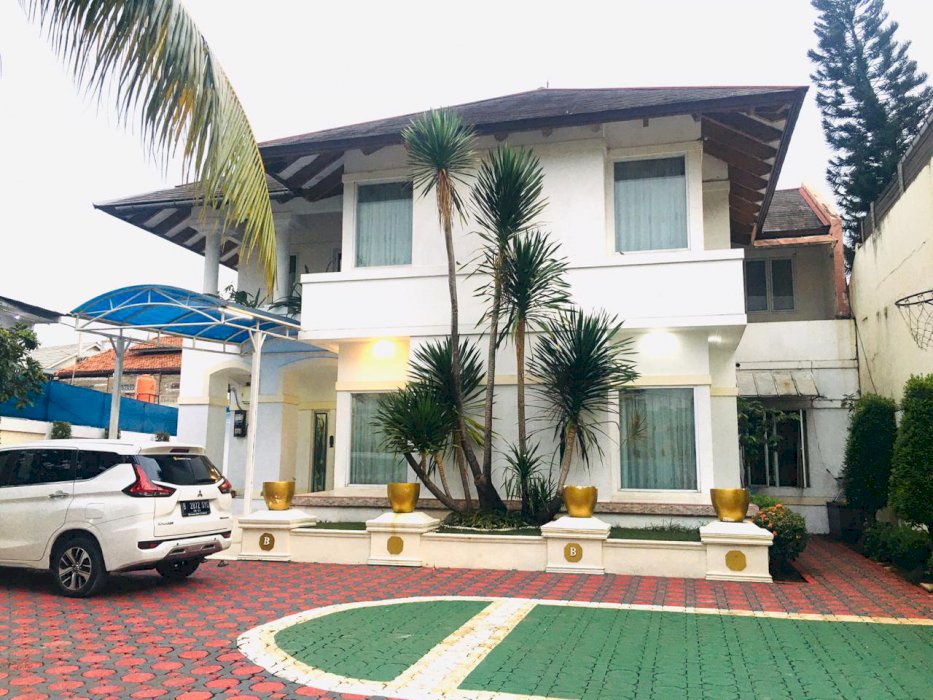 Rumah mewah lengkap siap huni daerah lebak bulus