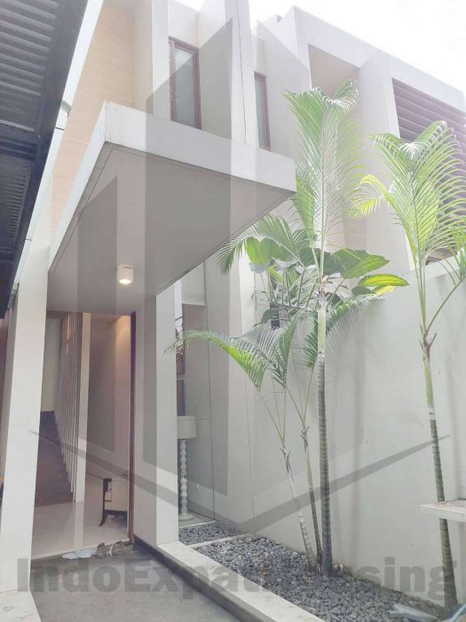 Disewakan Cepat Rumah Di Area Senopati/Wolter/SCBD Furnished SSI329