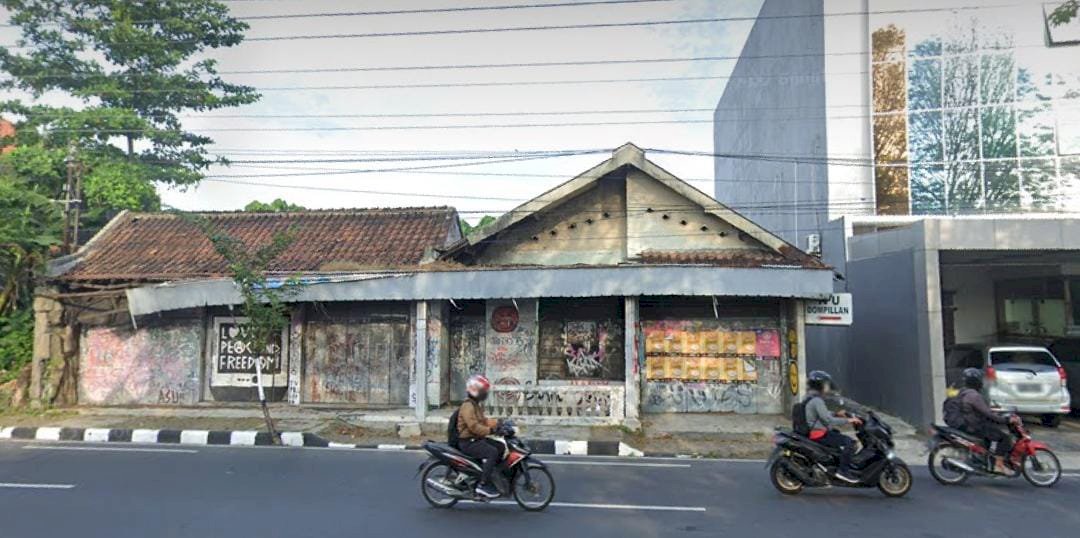 Dijual tanah dan bangunan samping Hotel Sarila Sukoharjo pinggir jalan