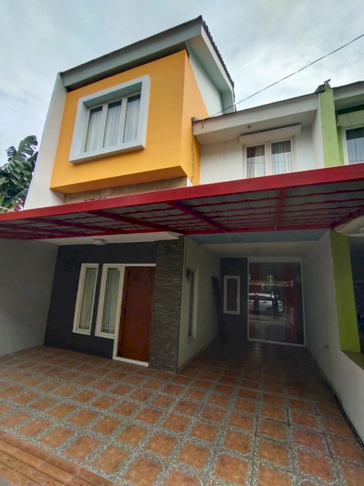 Rumah dua setengah lantai Termurah di kota Bekasi dekat pintu tol