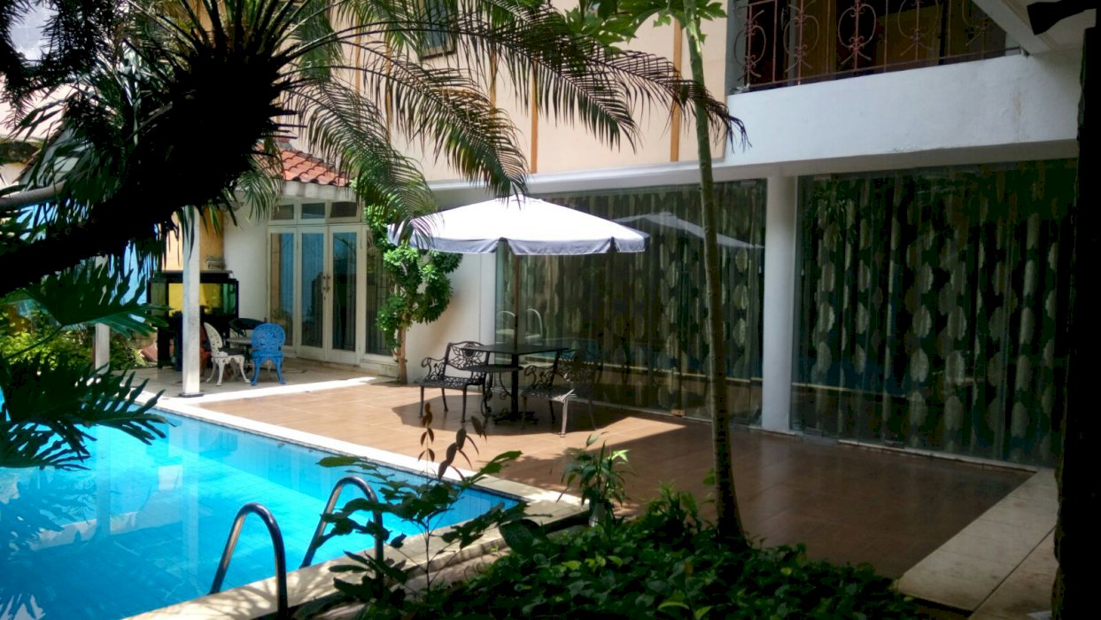 Rumah Asri di Lingkungan Super Elite Jl. Teuku Umar, Menteng