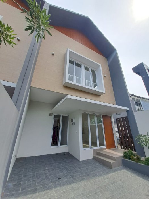 Rumah baru siap huni di Bintaro dekat stasiun Sudimara dan RS imc