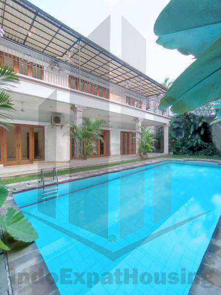 Disewakan Compound House Luas Di Area Cilandak SSI338