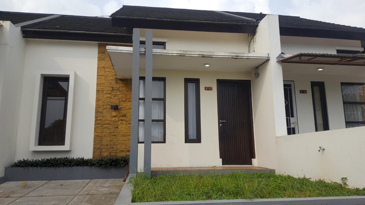 RUMAH MEWAH HARGA MURAH TEPI DANAU