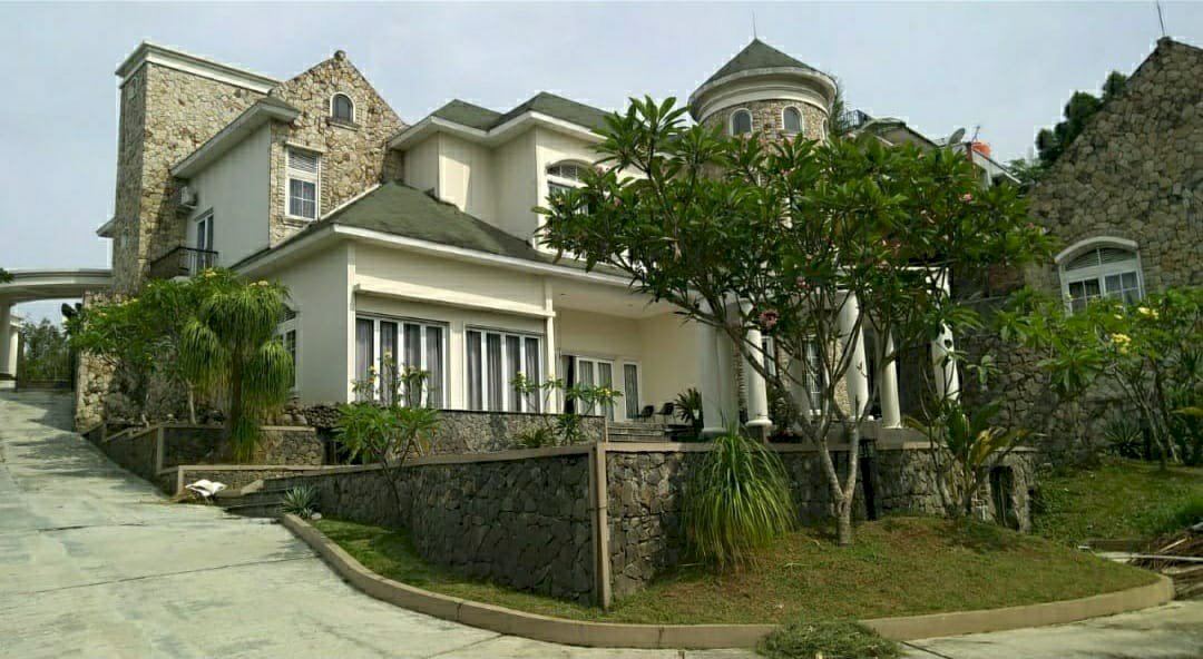 Rumah Super Mewah View Golf di Bukit Golf Sentul City, Bogor