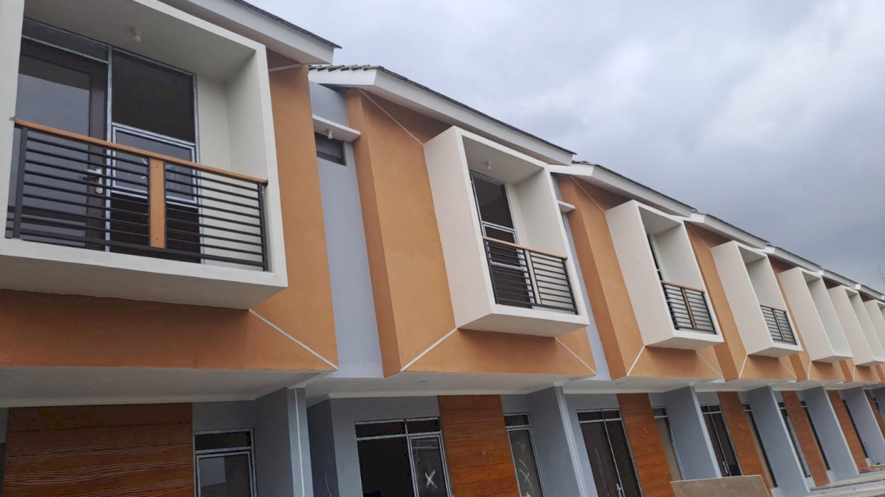 Rumah siap huni dua lantai nempel Harapan Indah Free biaya