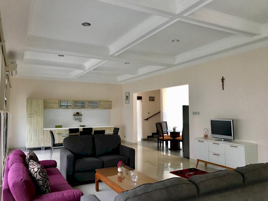 Rumah mewah di hook dgn taman