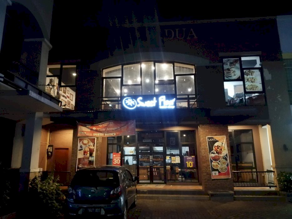 Ruko posisi strategis dan luas, jual di bawah pasaran.