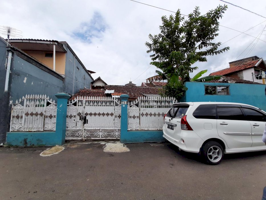 Rumah untuk direnovasi jadi kost2an di daerah strategis  perkuliahan