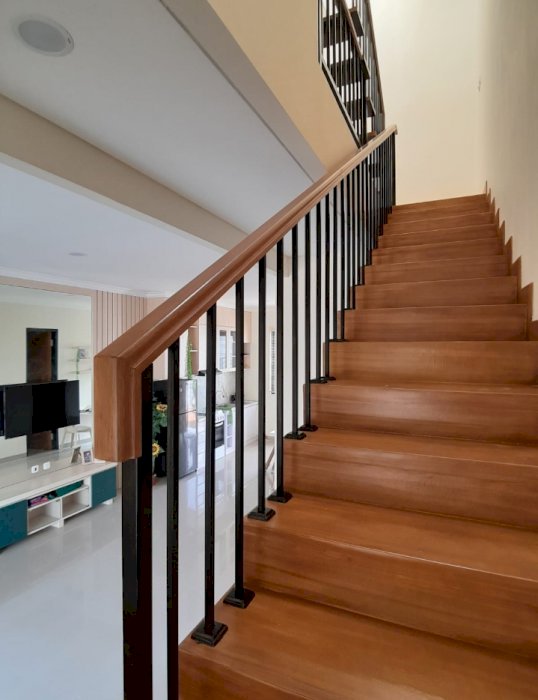 TOWN HOUSE SIAP HUNI LOKASI  BINTARO PONDOK RANJI