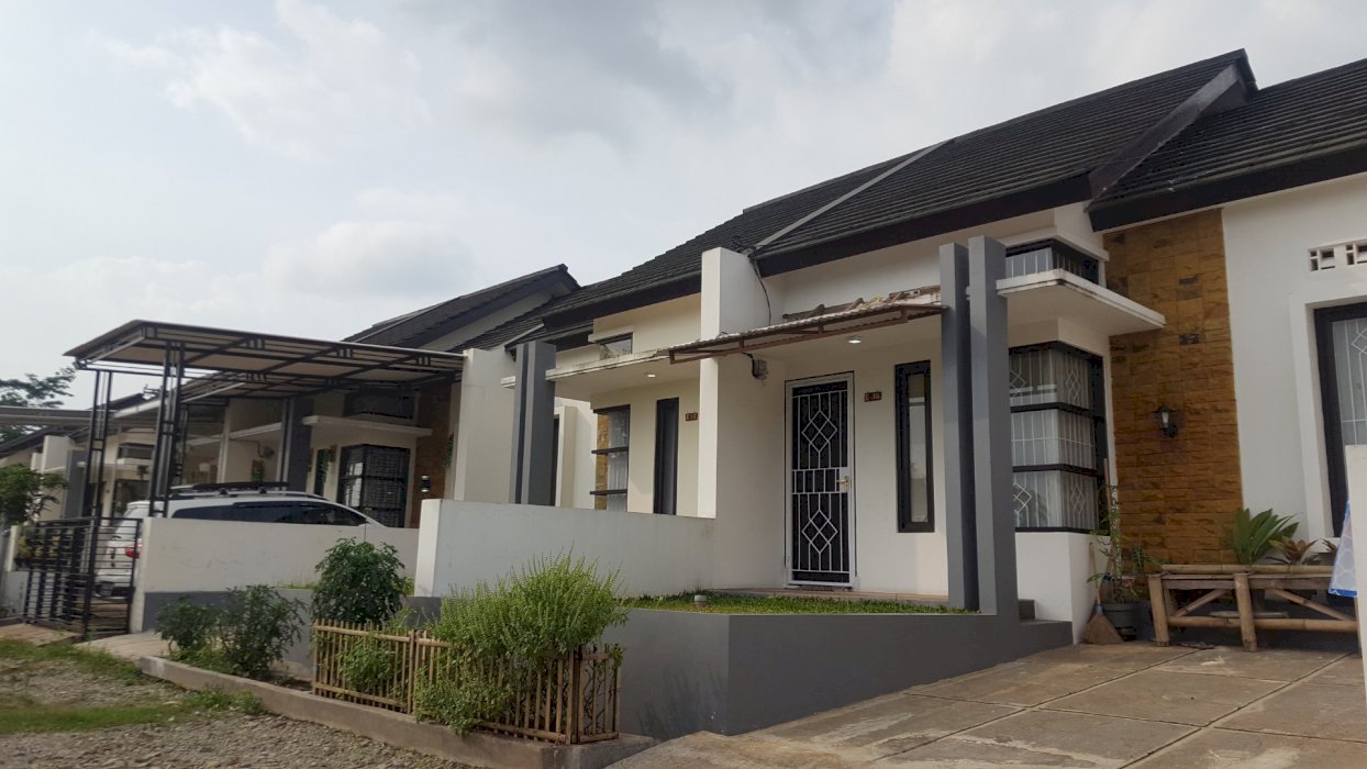 Rumah  Mewah View Danau Pesona Batujajar