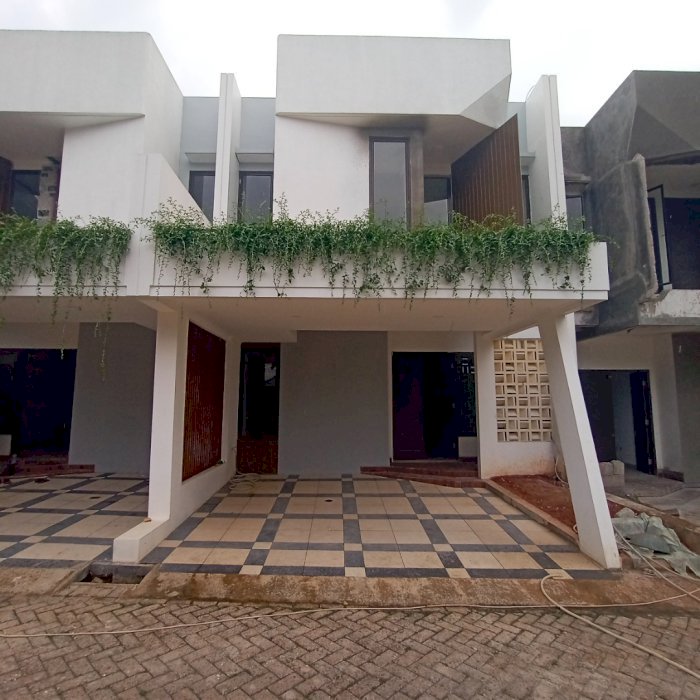 Rumah terjangkau modern Dekat stasiun dan tol Nempel emerald Bintaro