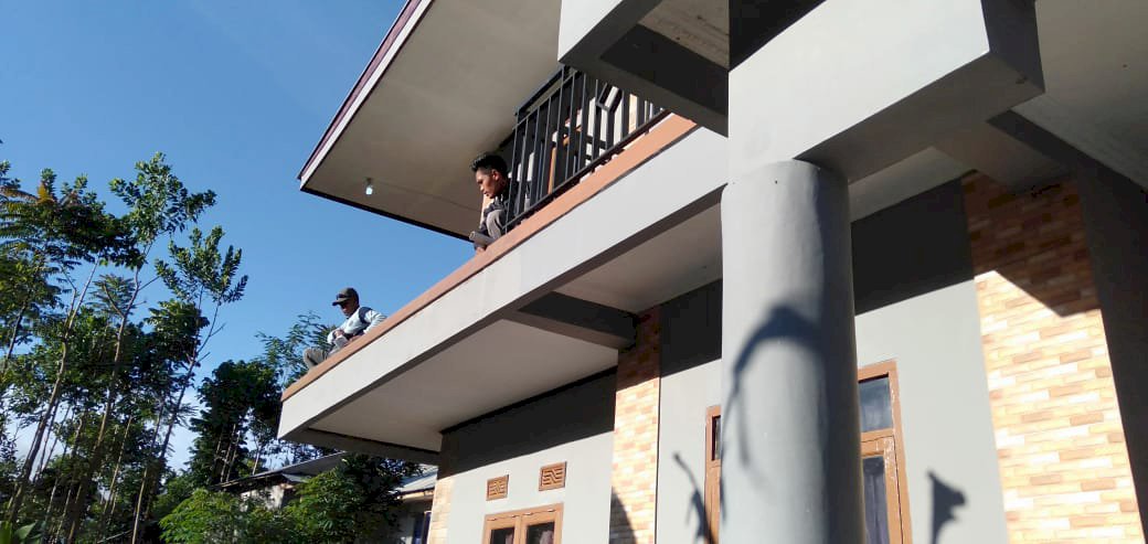 Di jual rumah 2 tingkat dgn lahan dan sawah