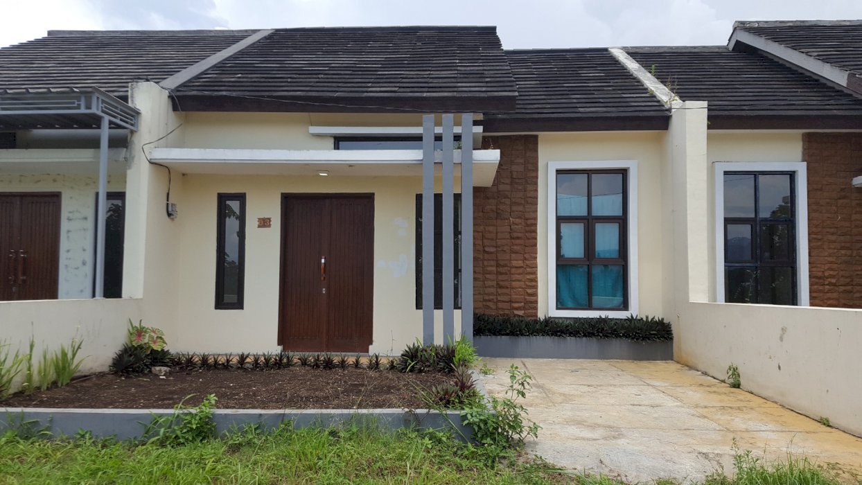 HUNIAN RUMAH MEWAH TEPI DANAU SIAP HUNI PESONA BINTANG BATUJAJAR