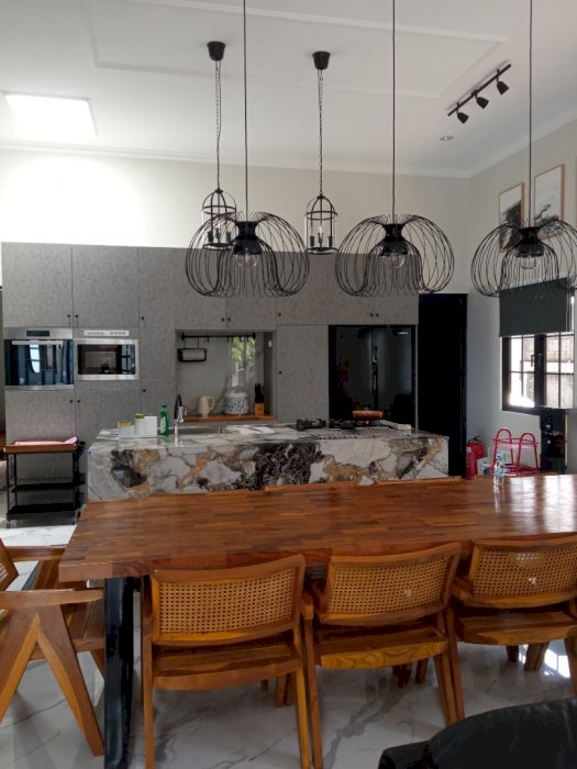 DI JUAL RUMAH FULFURNIS