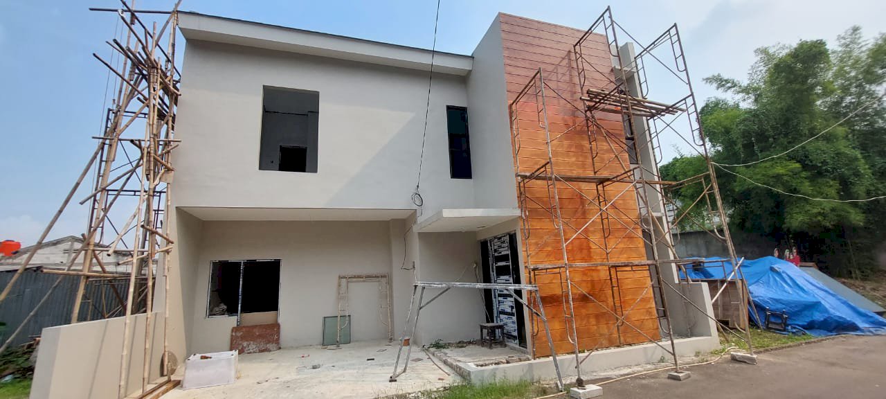 Dipasarkan Rumah 2 LantDai Strategis