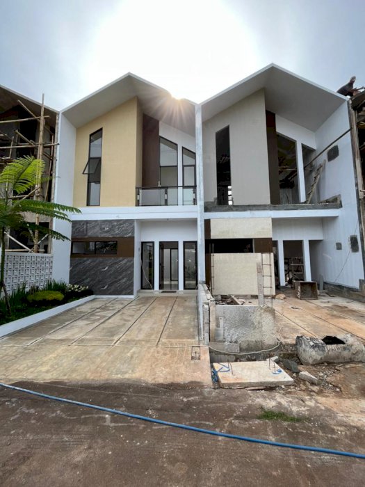 Rumah Dua lantai di antara bsd dan bintaro dekat stasiun dan bintaro