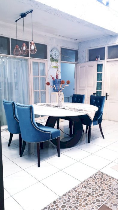 Rumah di jual, 2 lantai , di pasar minggu