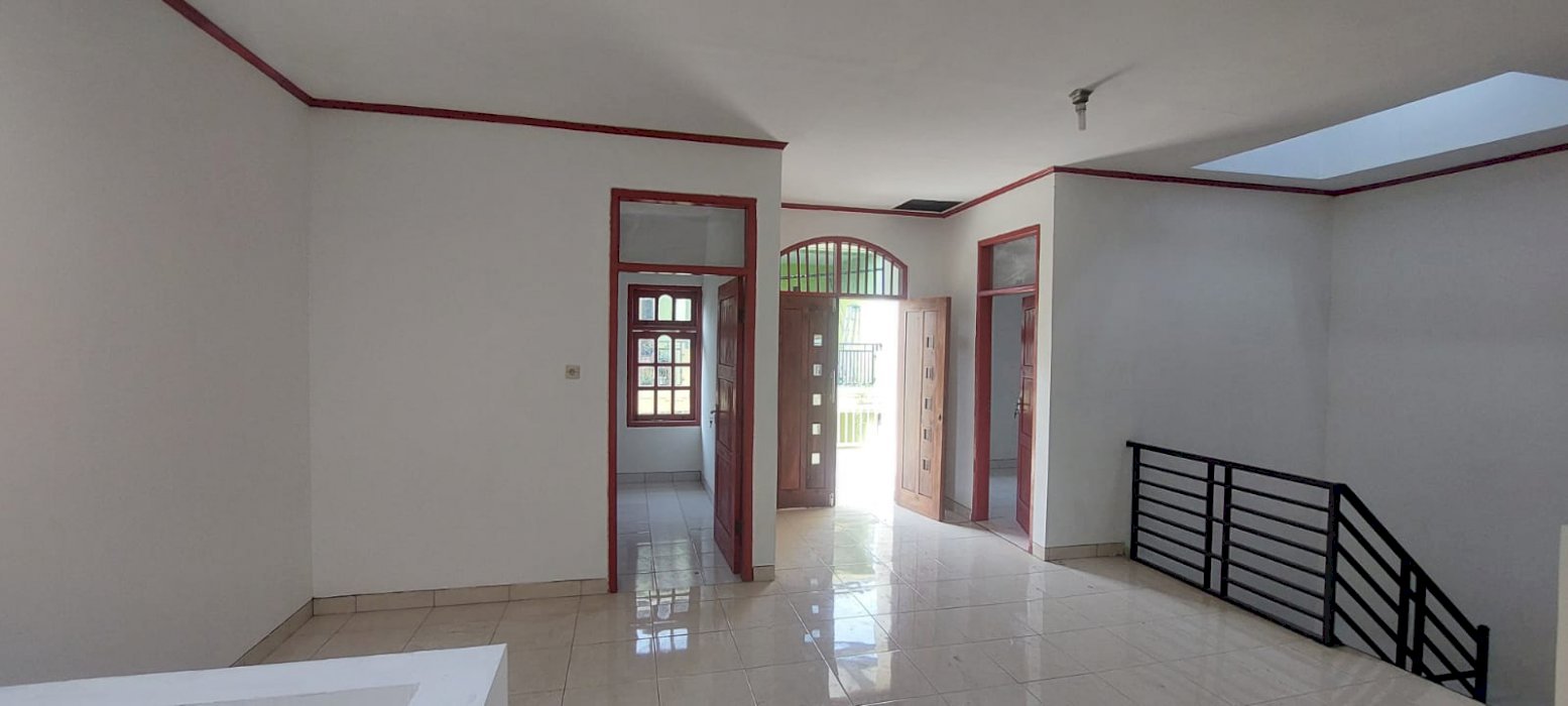 Dijual rumah 2 lantai siap huni